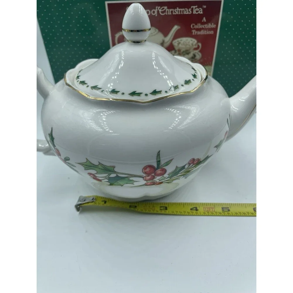 Vintage “A Cup Of Christmas Tea” TeaPot w/lid 1992 Waldman House Holly Berry